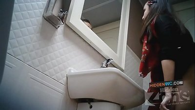 Litšoantšo tse patiloeng tsa khamera ka phaposing ea ho hlapa ea basali (1)